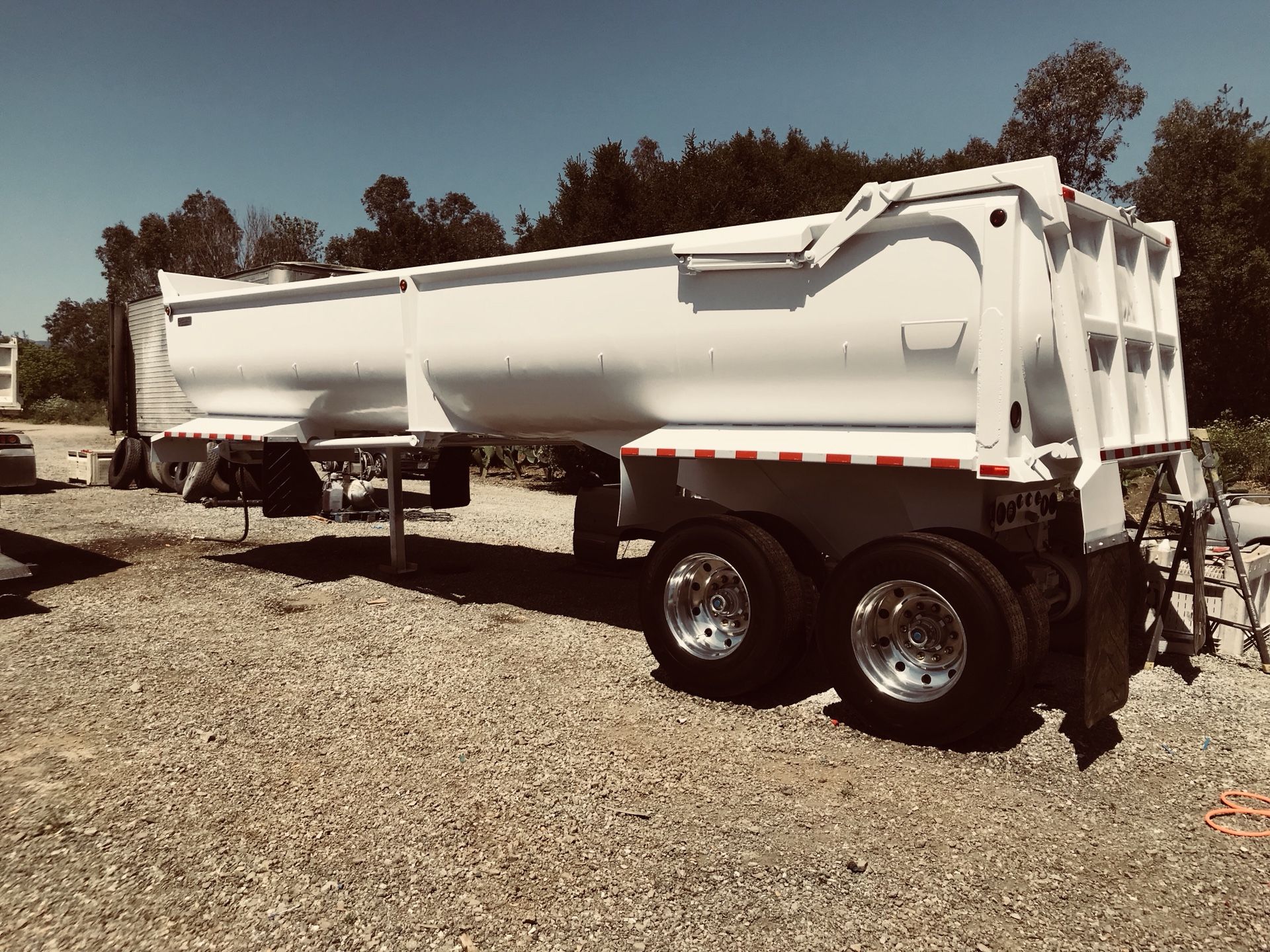1998 Reliance end dump trailer