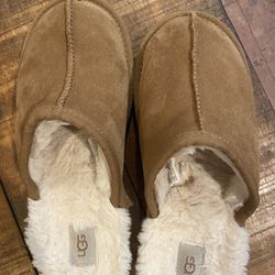 Kids/ Women’s UGG “Keegan” Slippers - Size 4 / Fits Women 6-7