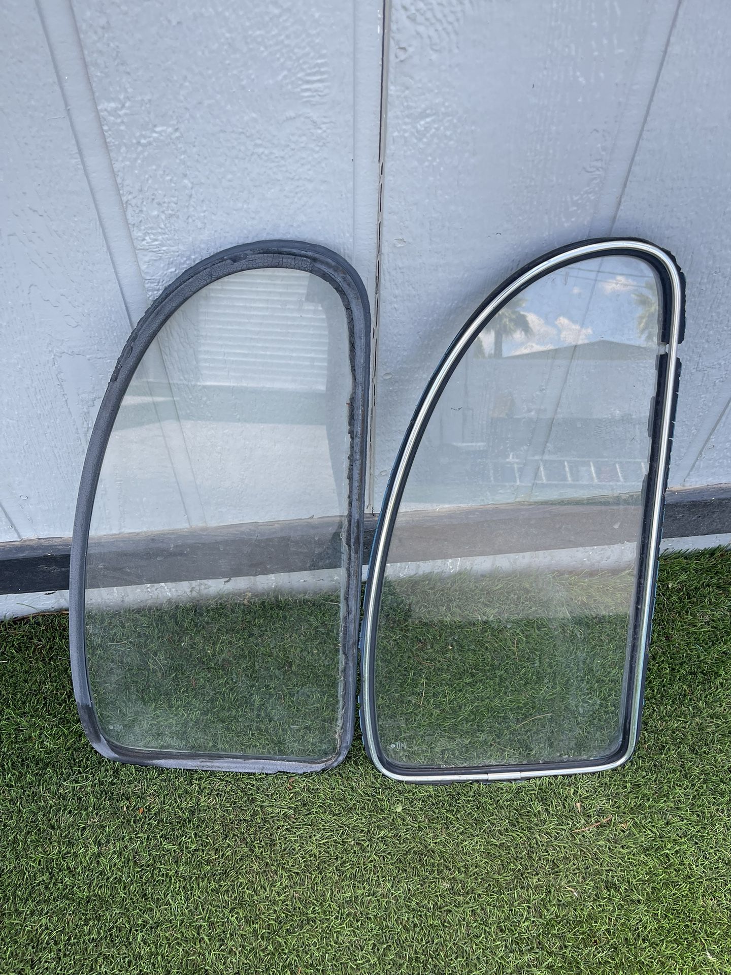 VW Bug 62 Rear Windows