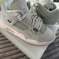 Women’s Air Jordan 4 Retro