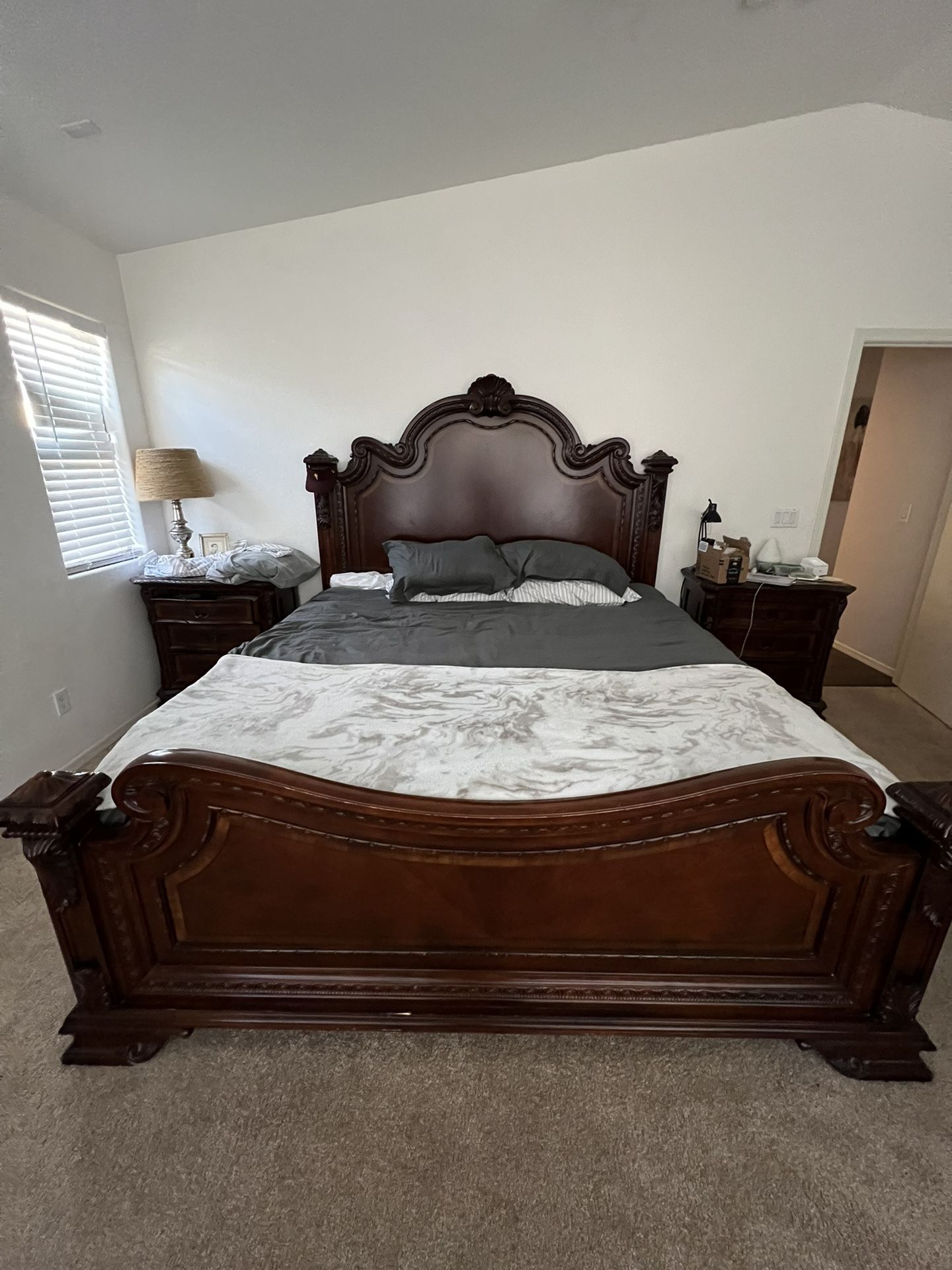 King Bedroom Furniture Set