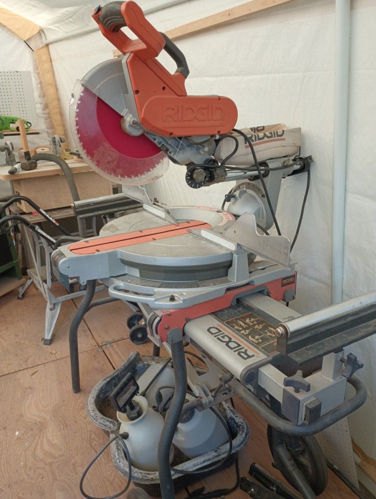 RIDGID Miter Saw & Folding Stand