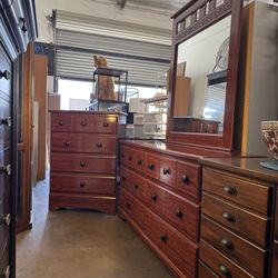 Set of 2 Standard Furniture Bedroom Dresser, 6 Drawer Mirror Dresser and 4 Drawer Chest Good Condition