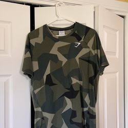 Men’s Camo Gymshark Shirt Size Medium