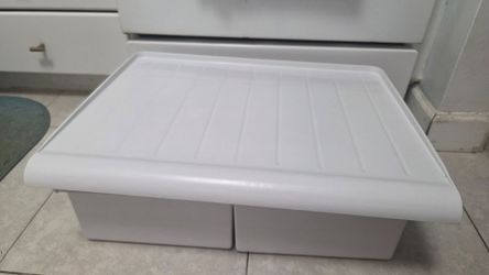 Lowest shelf for GE fridge.