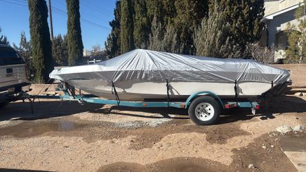 93”Four Winns 18ft Boat