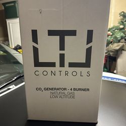 Brand new , box has never been o 4 burner Co2 natural gas burner