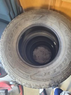 4 Goodyear wrangler tires 265/70R16