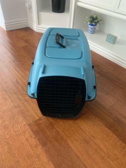 Pet carrier plus free dog pads