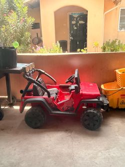 Kids ride on jeep