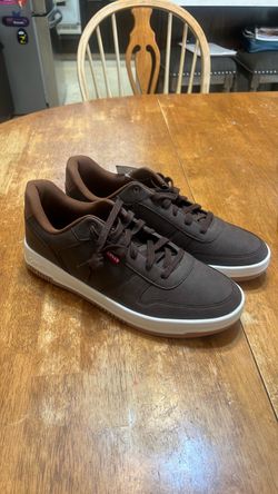 Brown Levi’s size 13