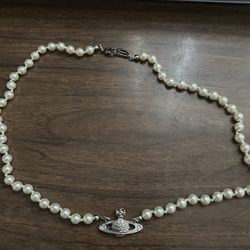 Vivienne Westwood Man. mini bas relief pearl necklace