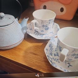 Ceramic teacup set