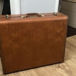 Pick up today, Old school style suitcase 