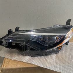 2017-2019 Toyota Corolla LE Left Headlight 