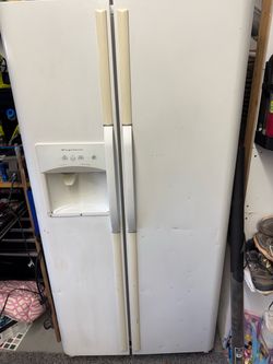 Frigidaire side by side fridge