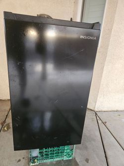 Insignia Mini Fridge Black