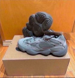 Yeezy 500 Ash Grey Size 5.5 Mens / 6.5 Womens Brand New