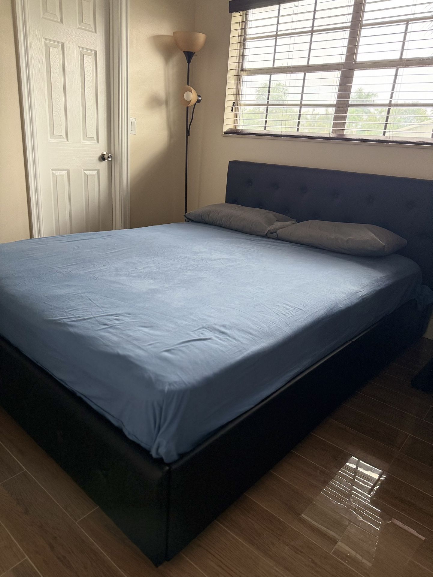 🛏️ Black DHP Dakota Upholstered Platform Bed + Mattress (Excellent Condition)