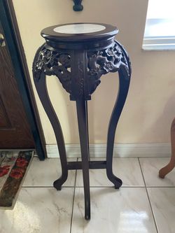 Beautiful side table in marble and wood