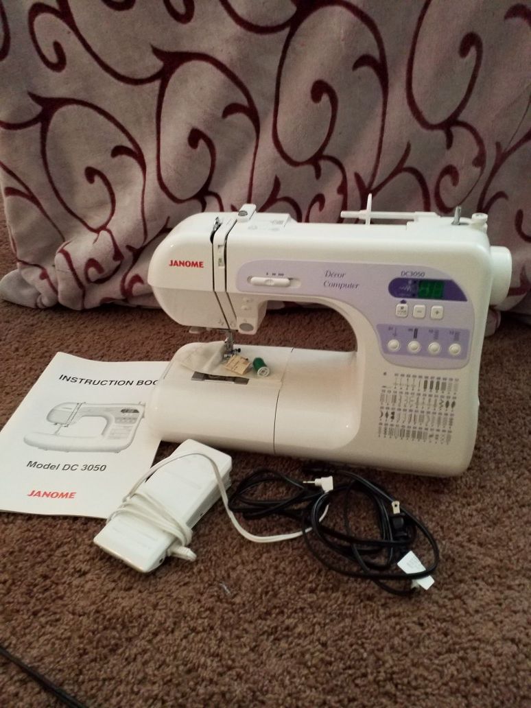 Janome DC3050 DecorComputer sewing machine w/carry case
