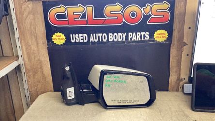 20 22 GMC Acadia RH Mirror W/Camera Blind Spot OEM. white