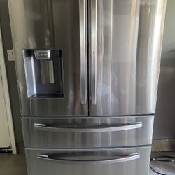 Samsung Refrigerator (LIKE NEW)