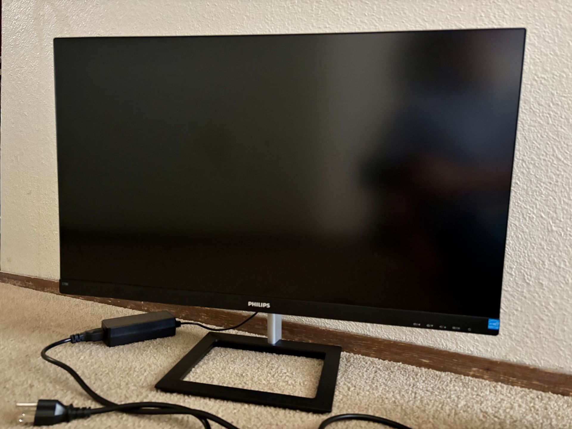 Monitor 27” 4K UHD