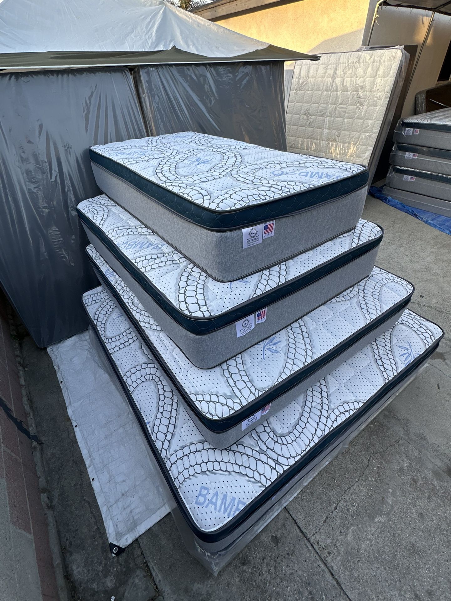 Full Size Mattress Pillow Top 12” Thick.    All Sizes Available.   Delivery Available.    Brand New Mattress 
