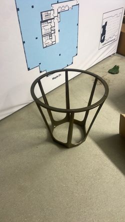 Metal decor corner table missing glass