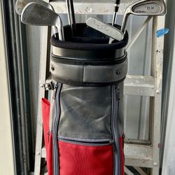 Golf Bag + 8 Clubs – Ready to Play!