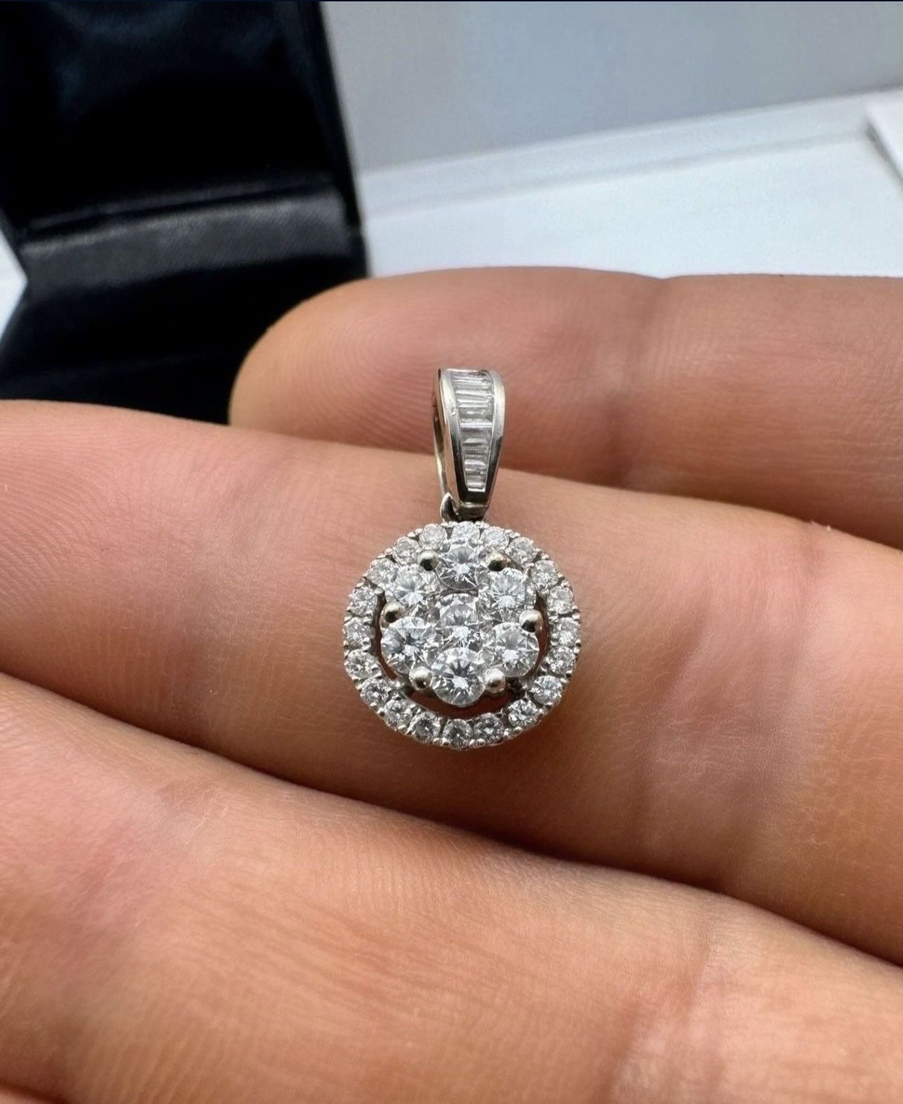 Diamond Pendant 18k