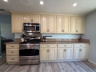 Traditional Cream Kitchen Cabinets