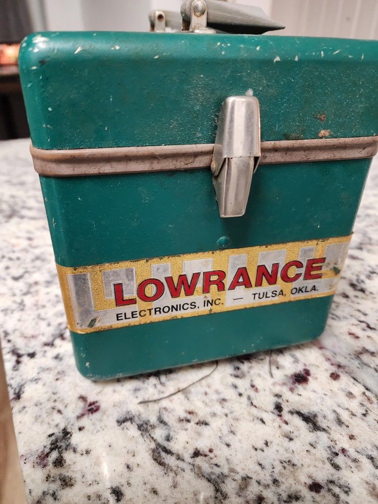 Lowrance Fish Finder 