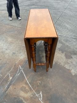 GATELEG /DROP LEAF TABLE