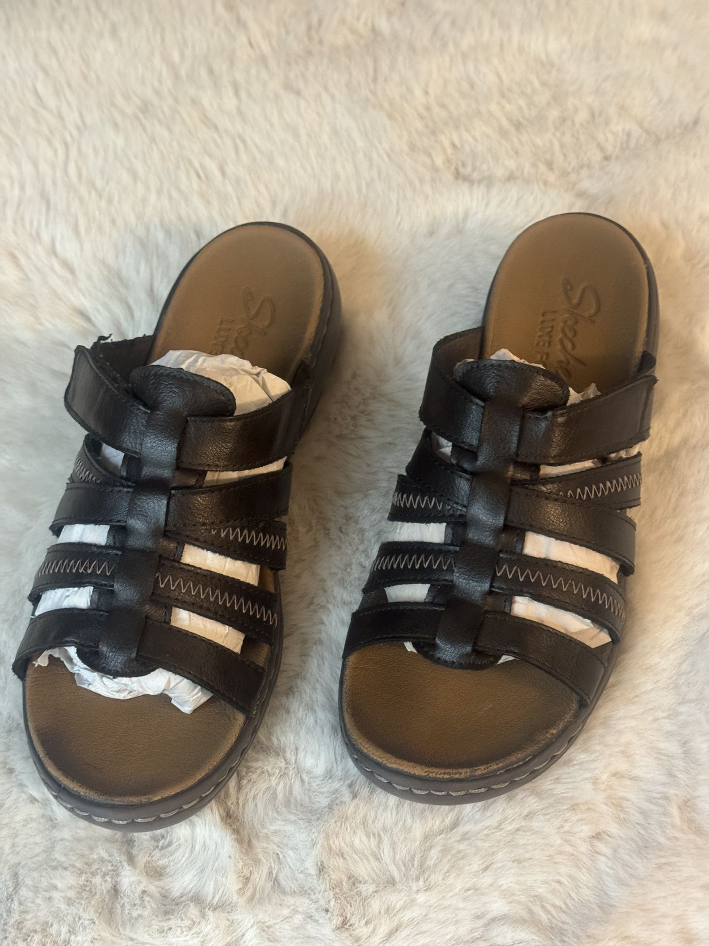 Skechers Women’s Leather Sandals Size 7