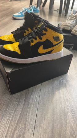 Nike high top, yellow and black size 5 Nike high top, yellow and black size 5