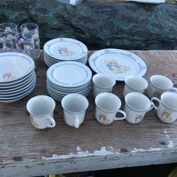 37 piece teddy bear dish set