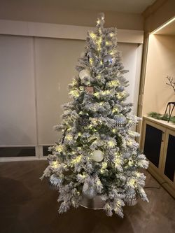 Christmas Tree 9 ft Flocked