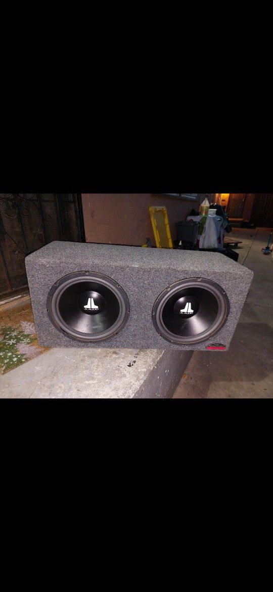 2 12"Jl Audio 12W0 With Original Box...