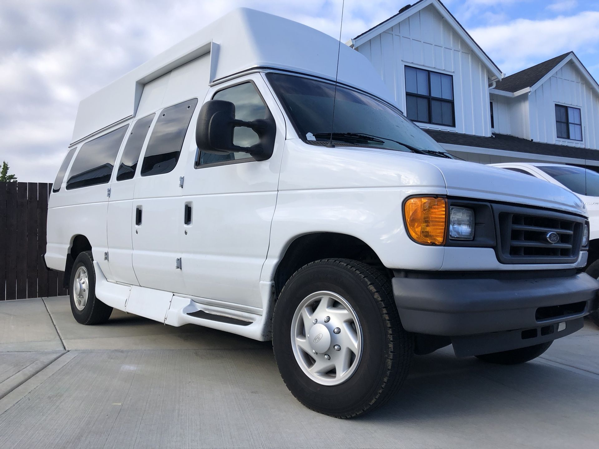 2012 Ford E-350