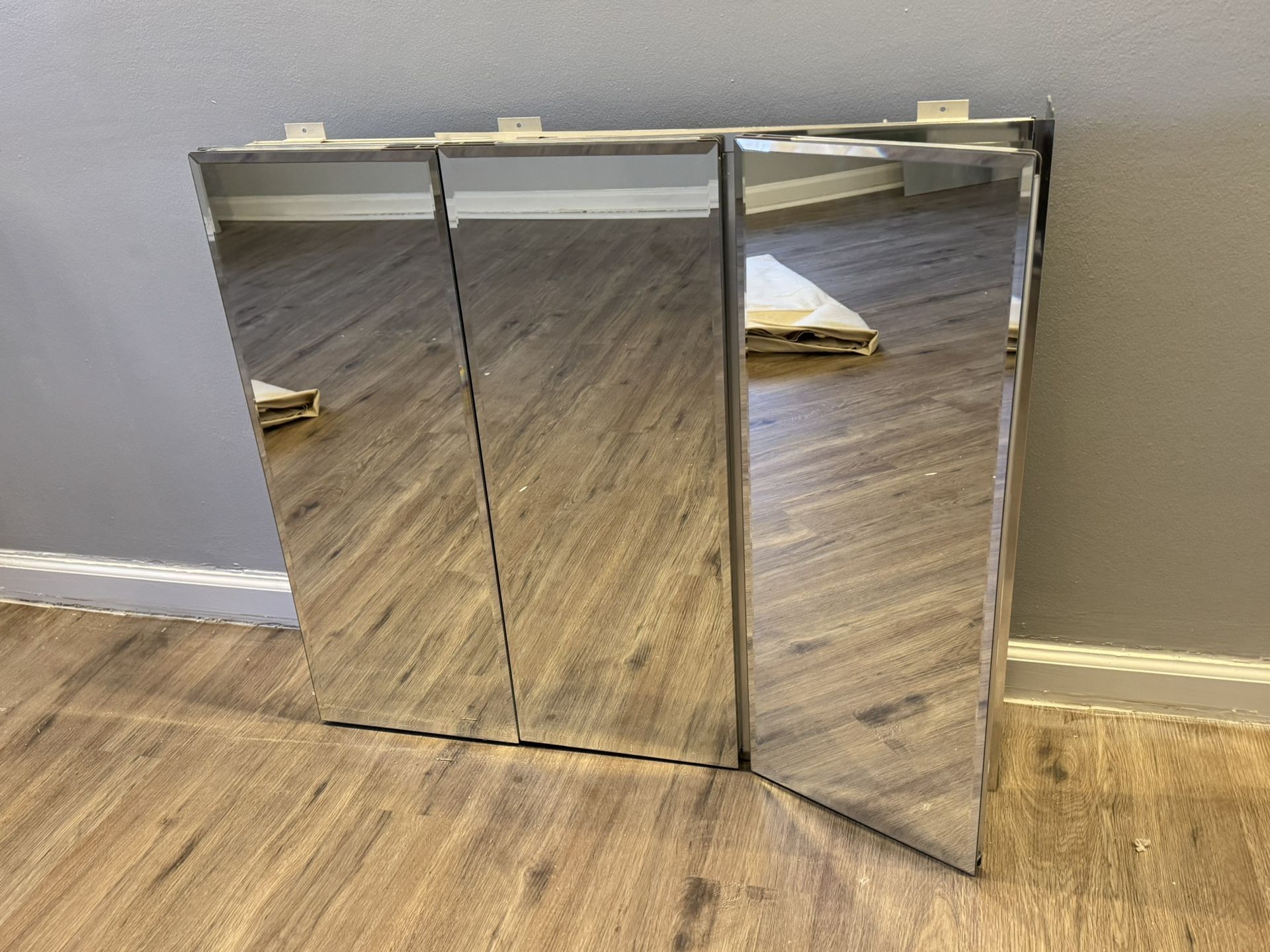 Medicine Cabinet Like New