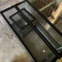 Reptile Tanks & Heat Lamp