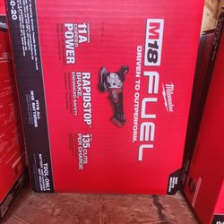 Milwaukee
M18 FUEL 18V Lithium-Ion Brushless Cordless 4-1/2 in./5 in. Grinder w/Paddle Switch (Tool-Only)