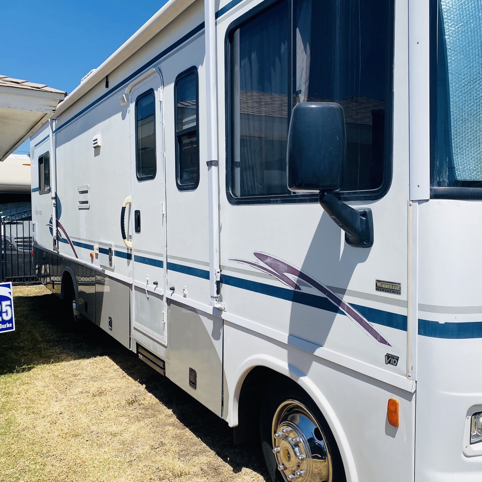 2003 Winnebego Sightseer