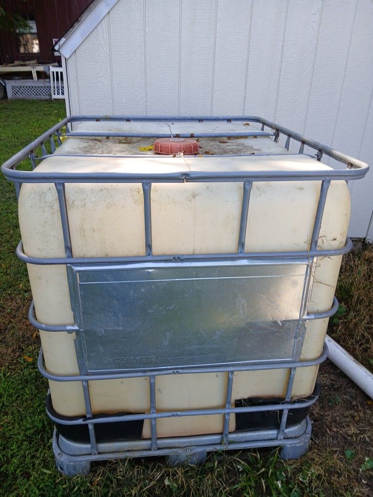 water tank 300 Gallons 