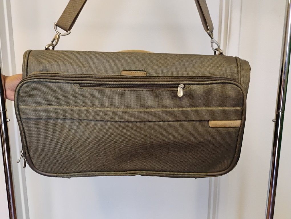 Compact Tri-Fold Garment Bag