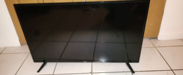 Polaroid TV 36" W/ Remote