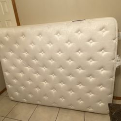 Queen Mattress/ Colchón  