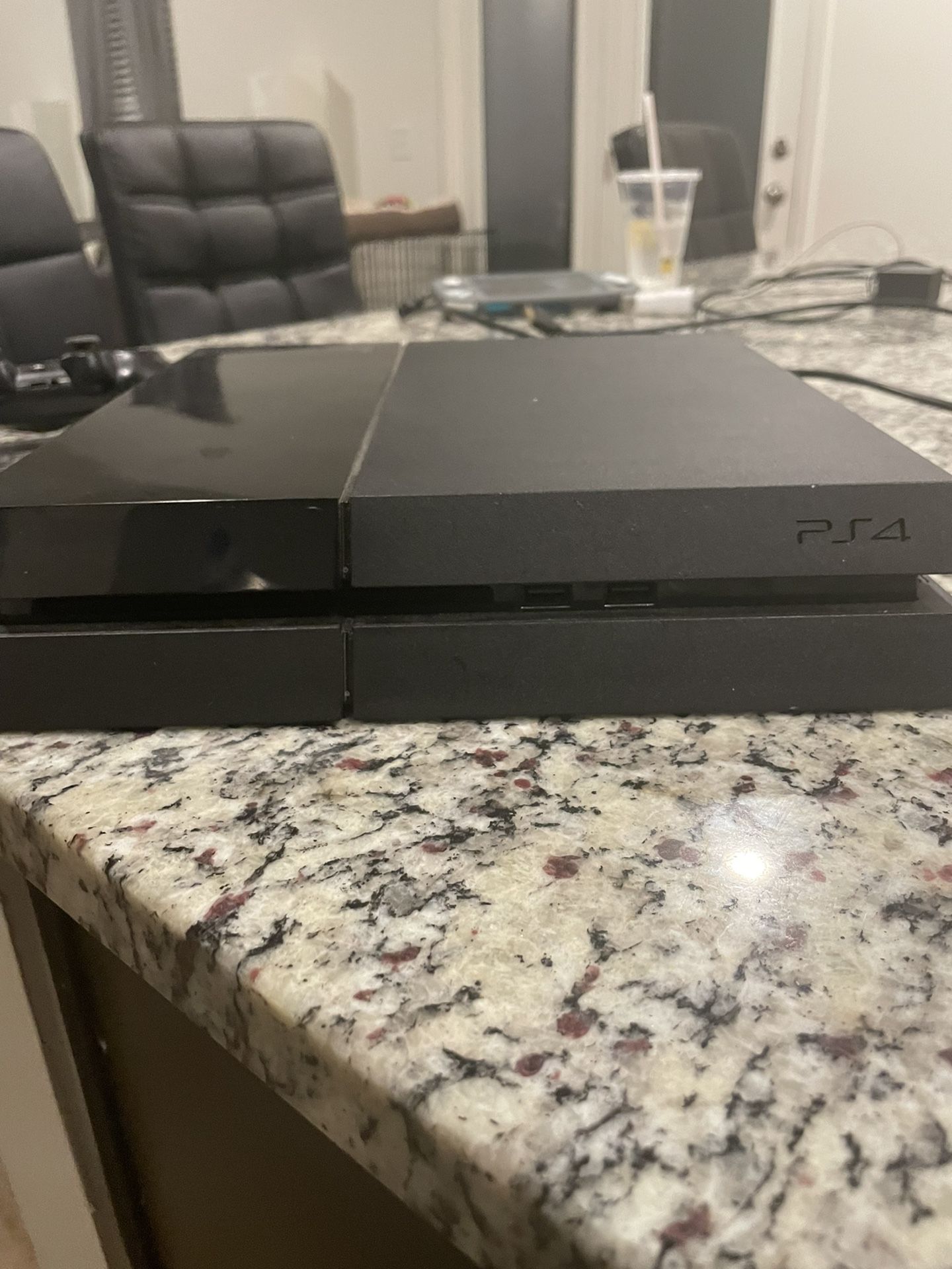 PS4 500 GB With Controller